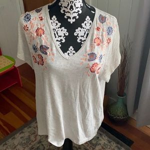 Sundance Grey/White Striped T w/ Flower Embroidery